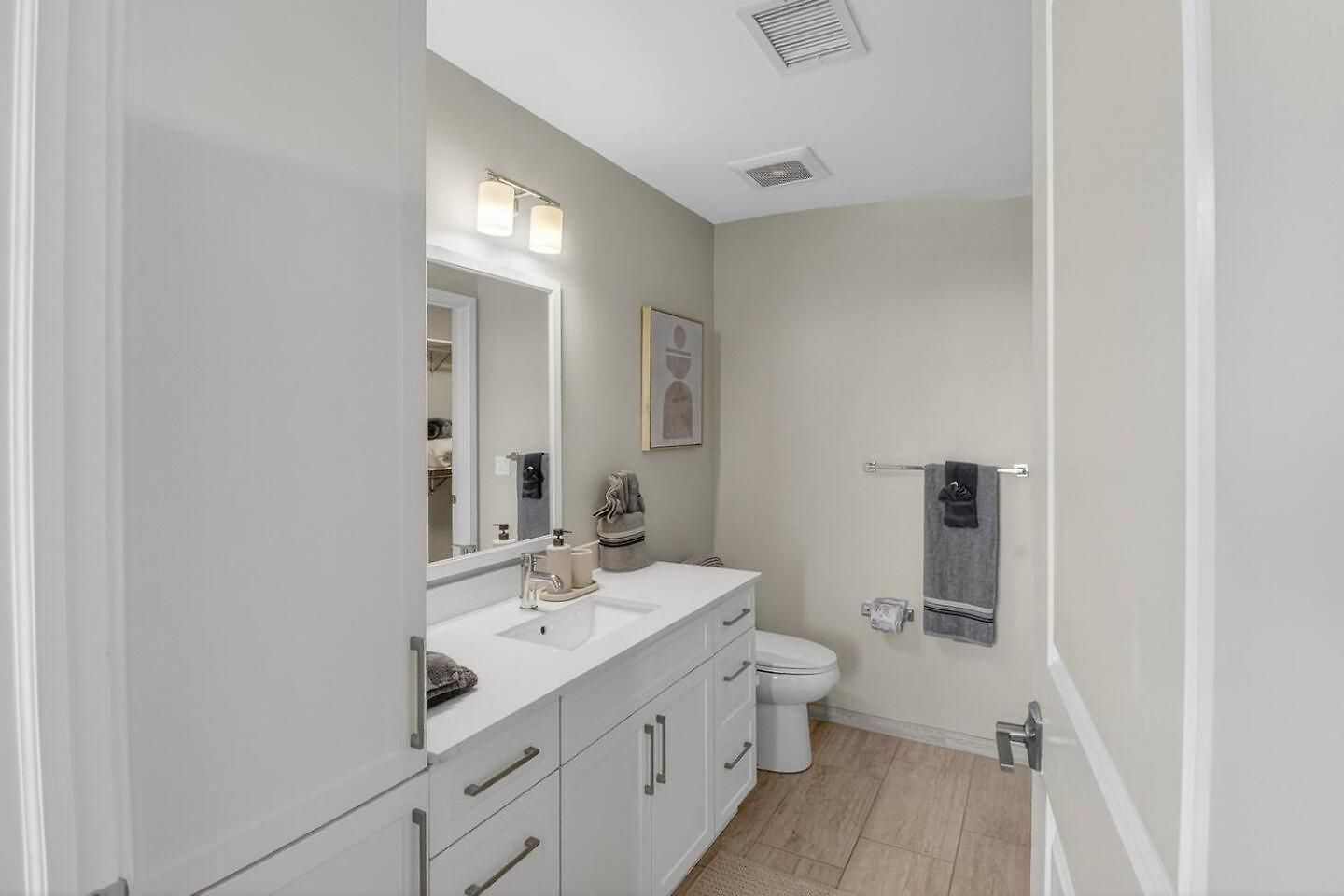 Apartment Broadway Views Lux Gulch Condo+ Private Balcony *