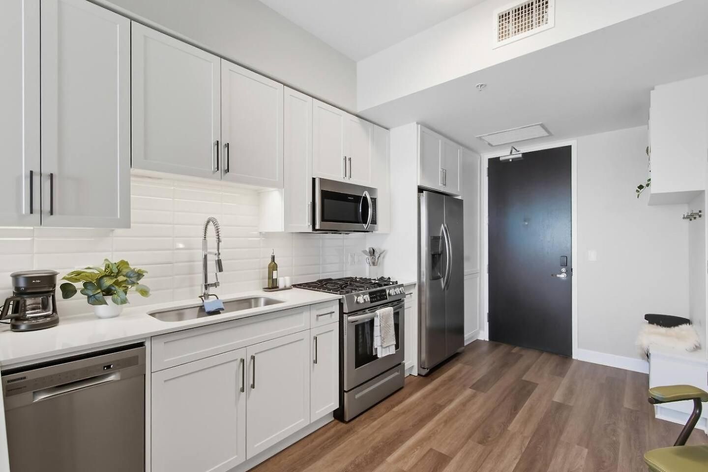 Luxury Pool, Gym, Views + Free Parking Nashville