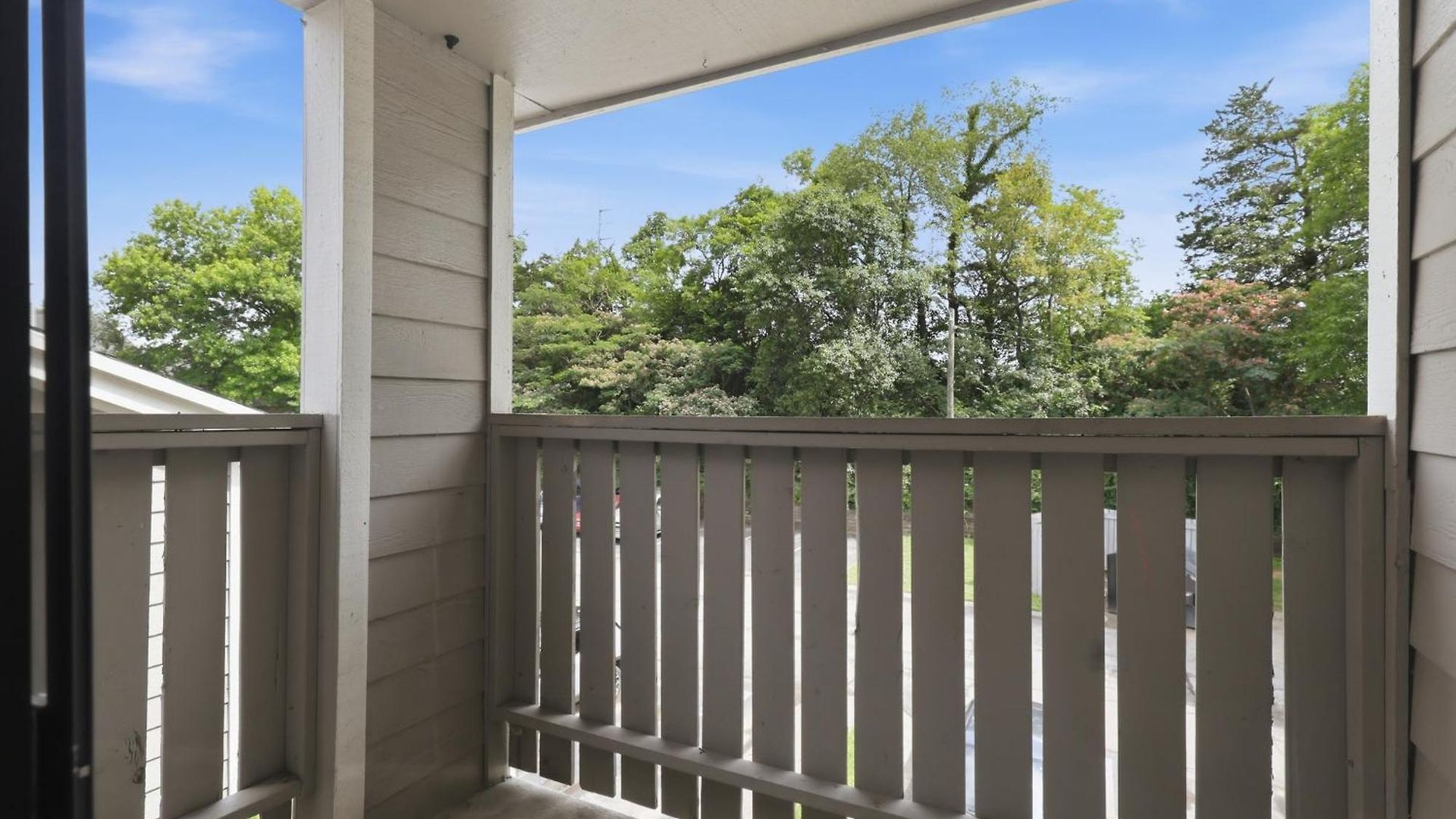 Cozy Retreat Near Airport & Hotspots Apartment