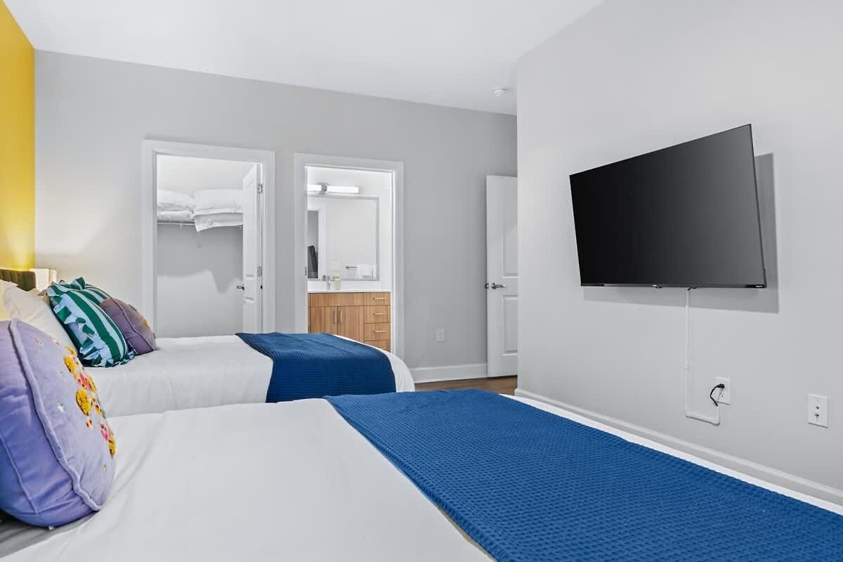 2br W Glam Station & Karaoke Near Broadway Apartment