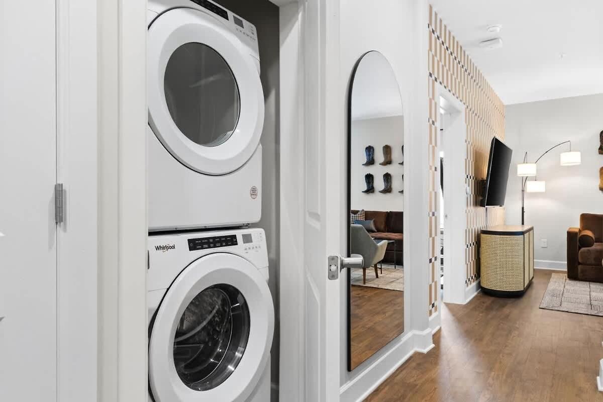 Modern 2br W 2 King Beds Near Broadway