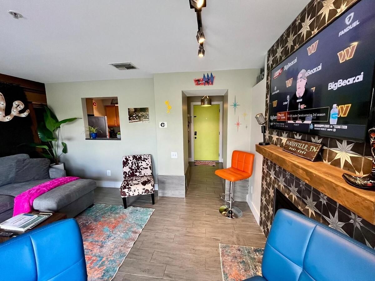 Riverside Rhythm! Waterfront & Walk To Broadway! Apartment *