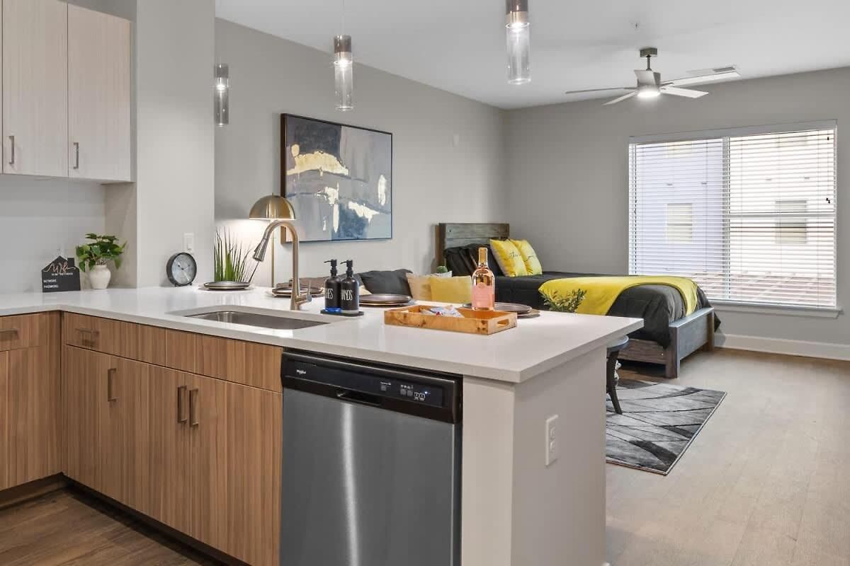 Stylish Gulch Retreat - Near Broadway Apartment *