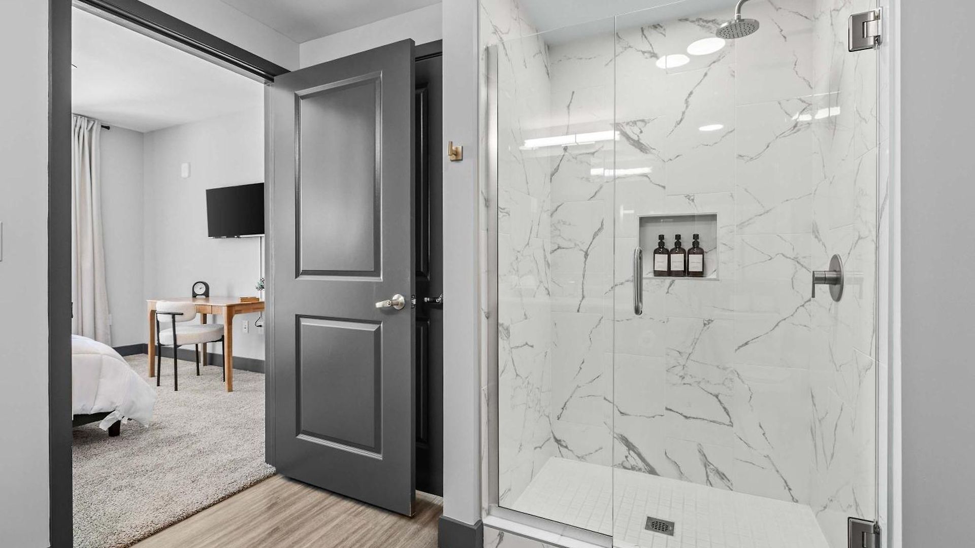 Apartment Stylish 2br W Skyline Views