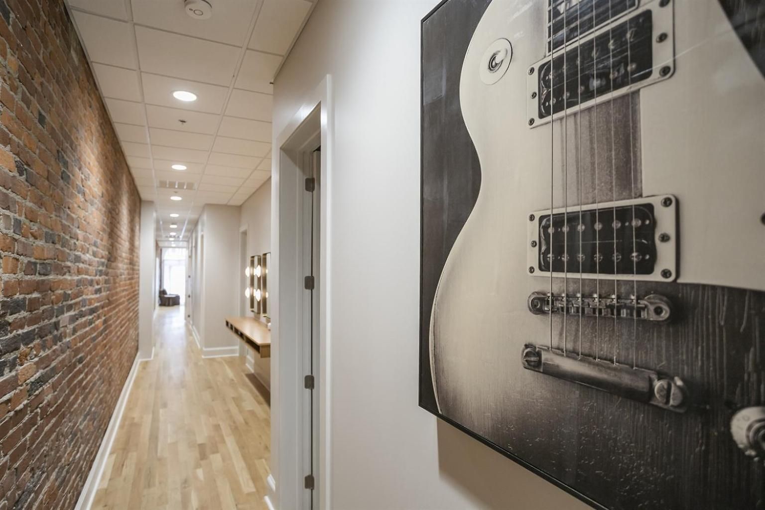 The Record -steps To Broadway & Printers Alley Holiday home Nashville