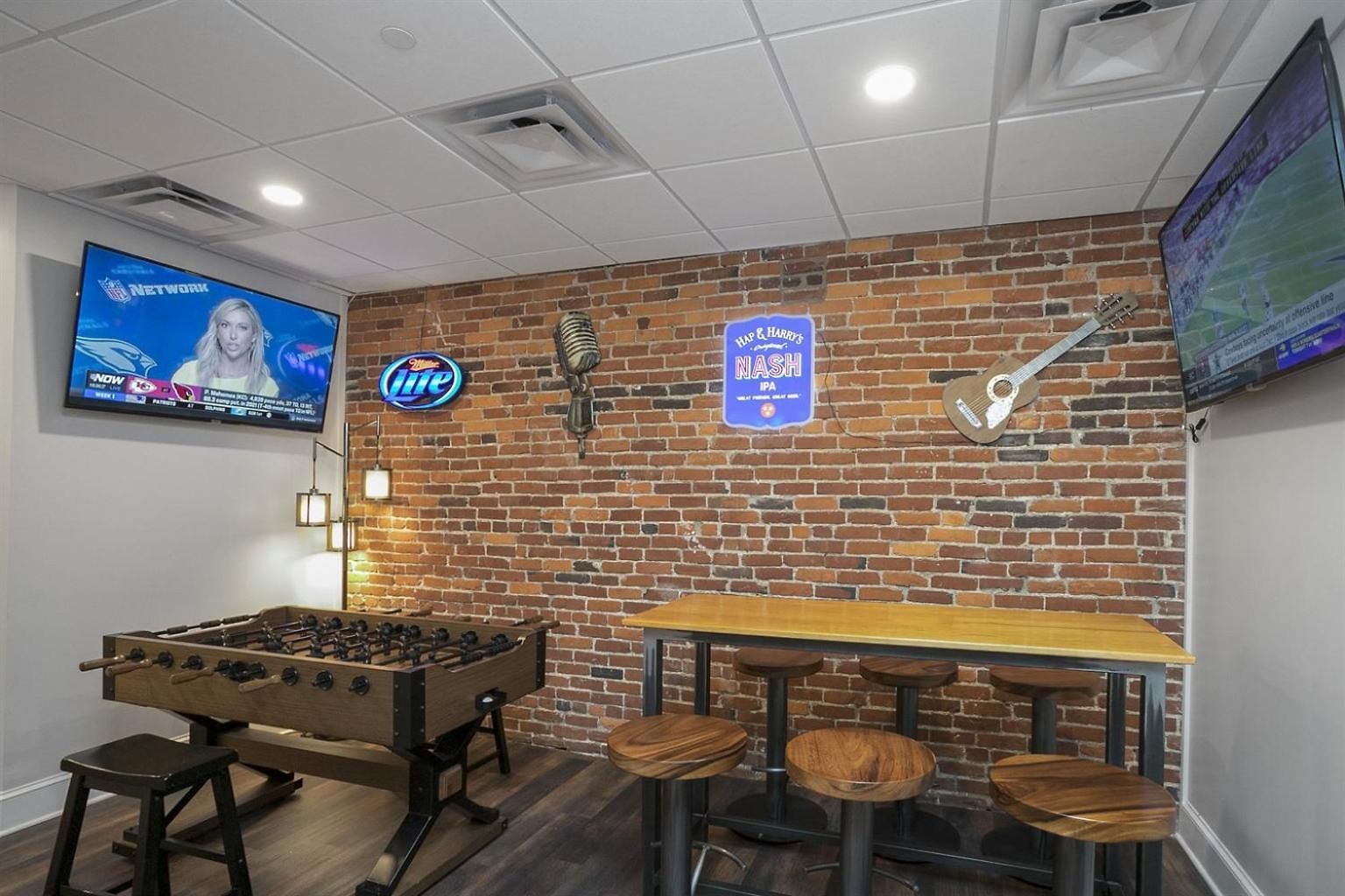 The Honky Tonk 2 Blocks To Broadway,printers Alley Holiday home Nashville