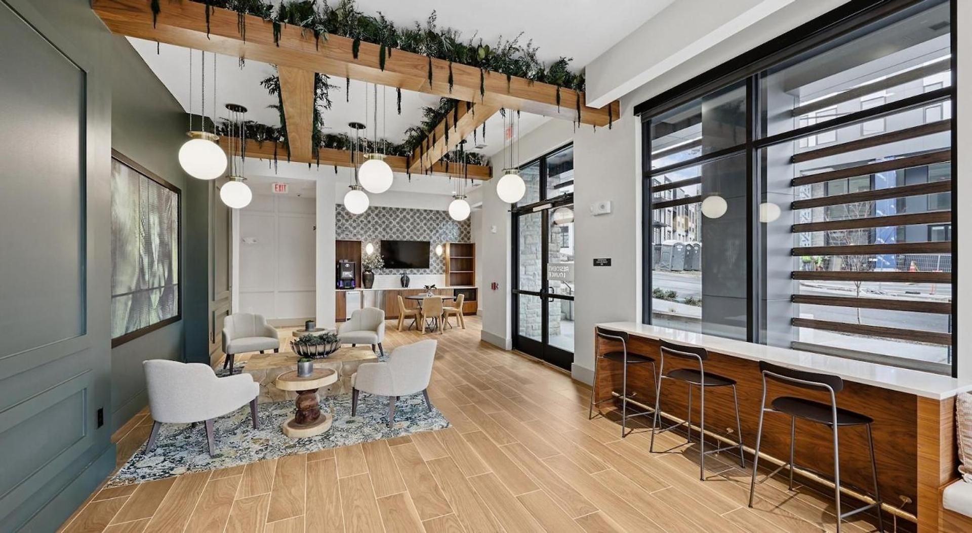 Landing Beautiful 2Bd Gym Courtyard Nashville