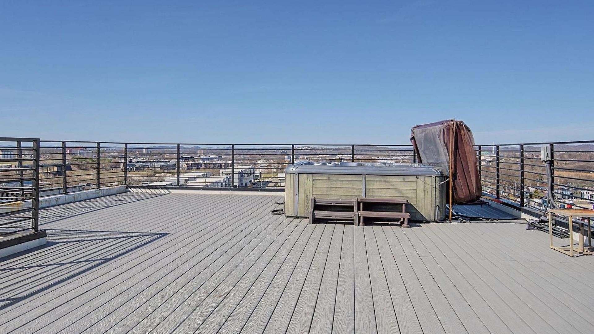 Modern Oasis Downtown Skyline View Prime Apartment