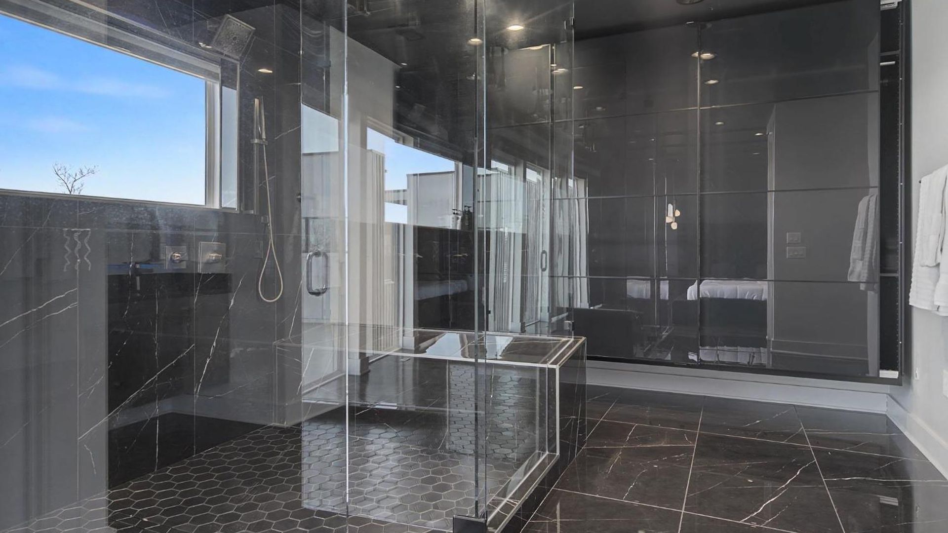 Apartment Modern Oasis Downtown Skyline View Prime *