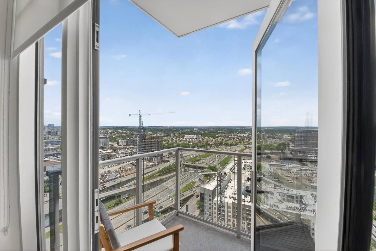 Broadway Views Lux Gulch Condo+ Private Balcony Apartment