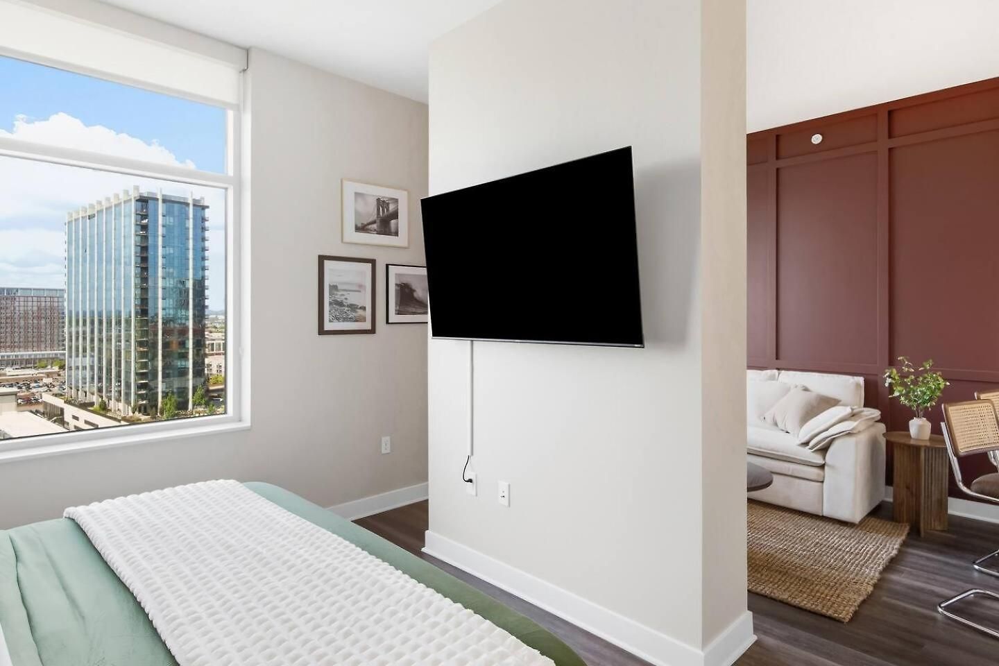 Luxury Pool, Gym, Views + Free Parking Apartment