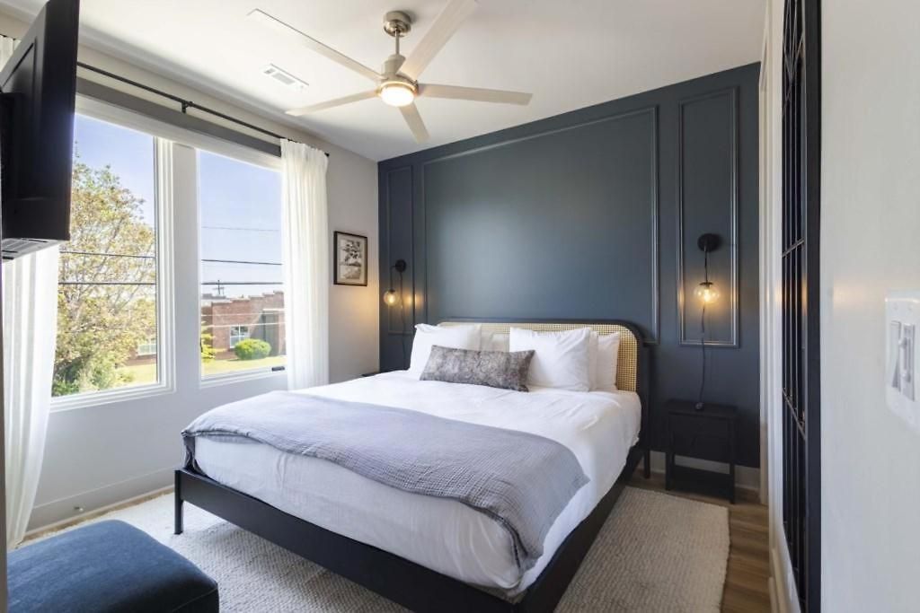 Apartment Bachelorette Dream | 2 Units | 8 Kings + 8 Baths *
