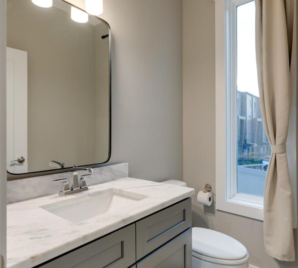 Rooftop Skyline View-close To Broadway-sleeps 8 Apartment *