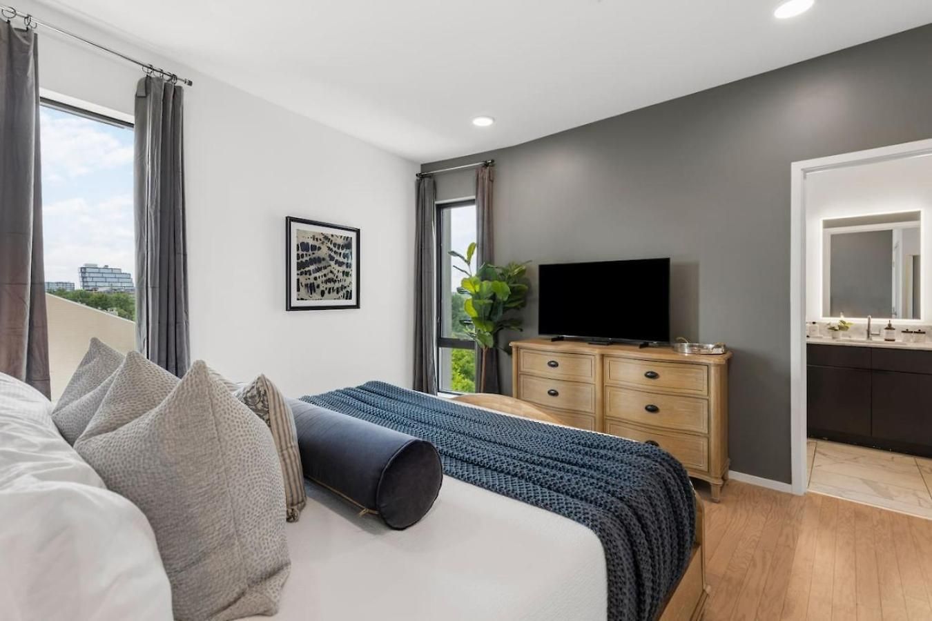 Apartment Luxury Downtown Riverview With Garage And Two Balconies