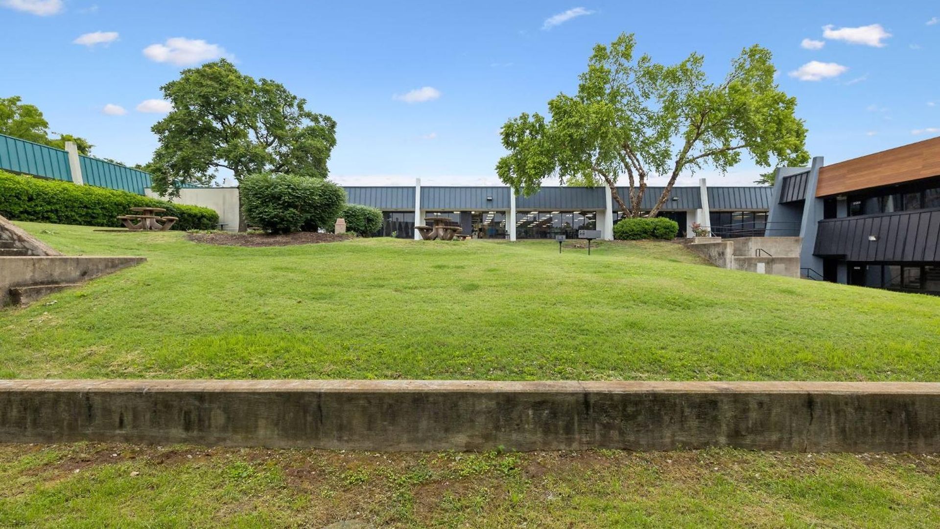 Spacious Near Downtown & Bna Apartment *