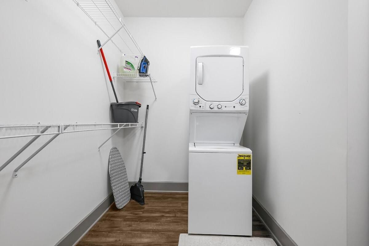 Midtown - 5 Min To Broadway - Free Secured Parking - Pool Apartment Nashville