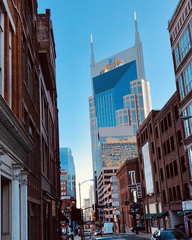 The Honky Tonk 2 Blocks To Broadway,printers Alley Nashville