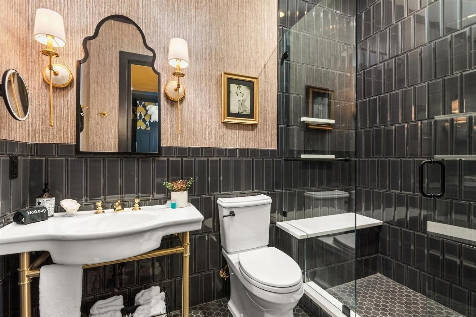 The Velvet Songbird Downtown Luxe Sleeps 24