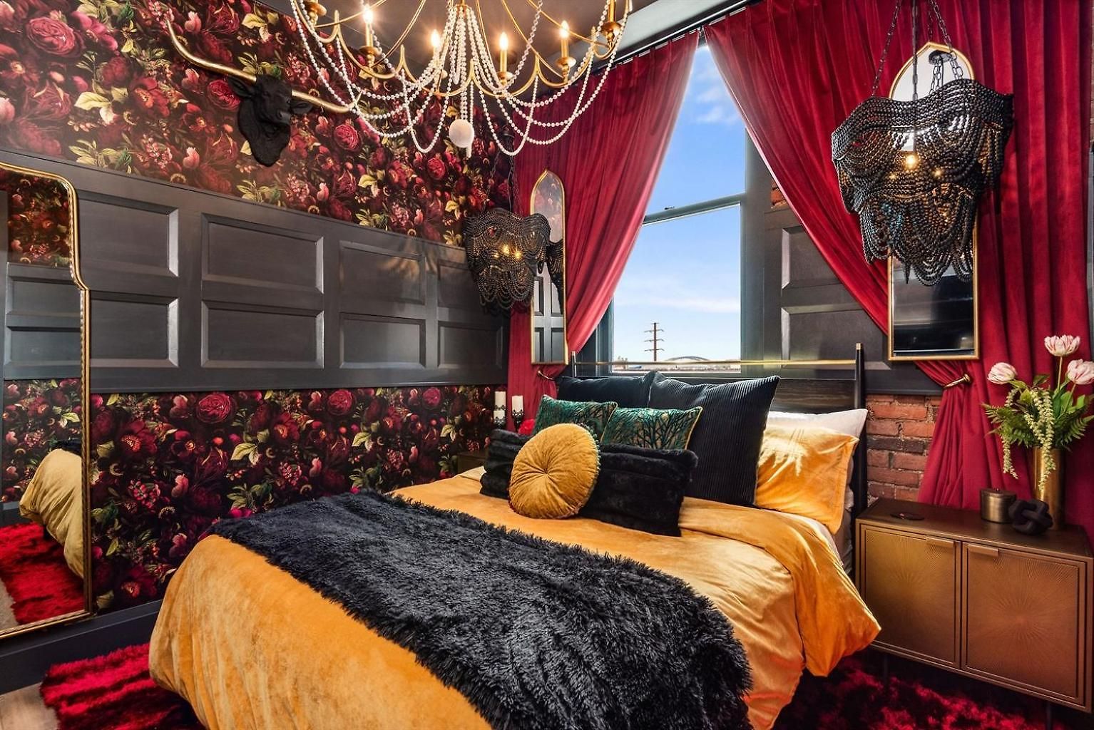 Holiday home The Songbird-luxury Penthouse Steps To Broadway