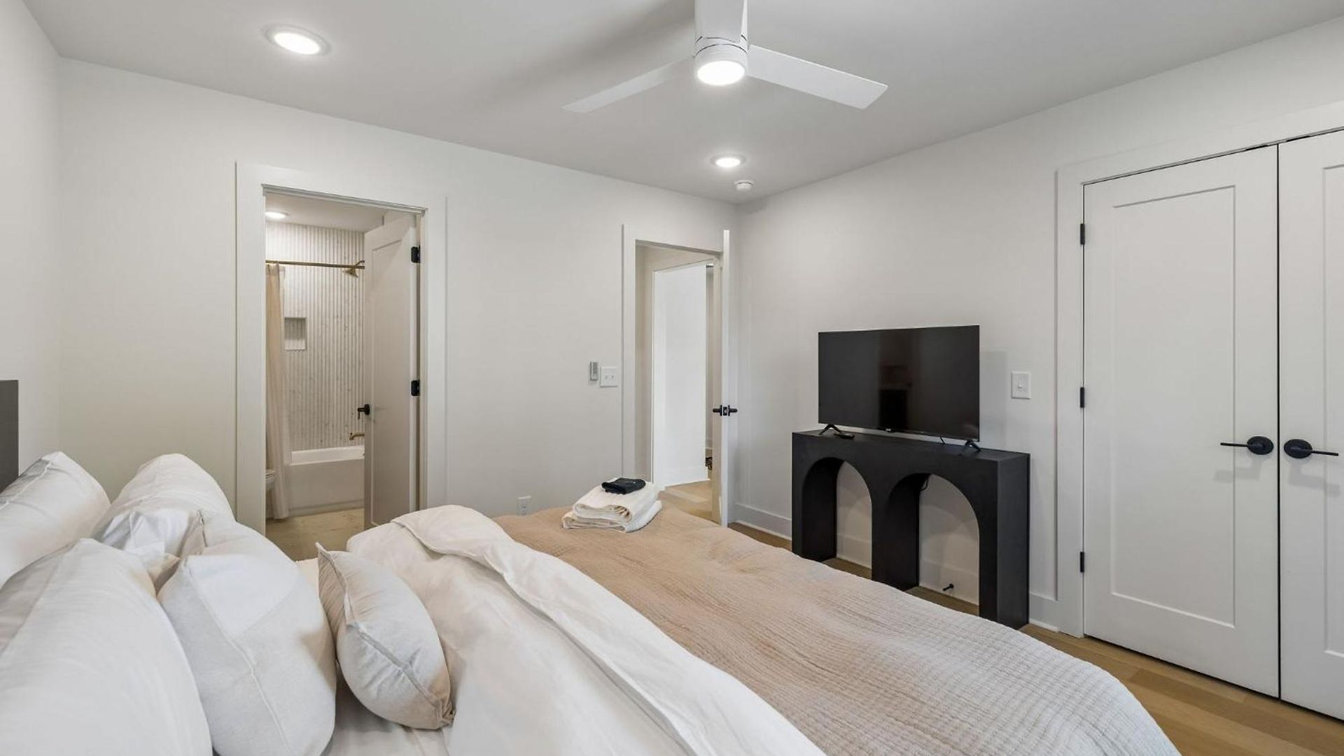 Modern 4br Townhouse Rooftop Lounge *