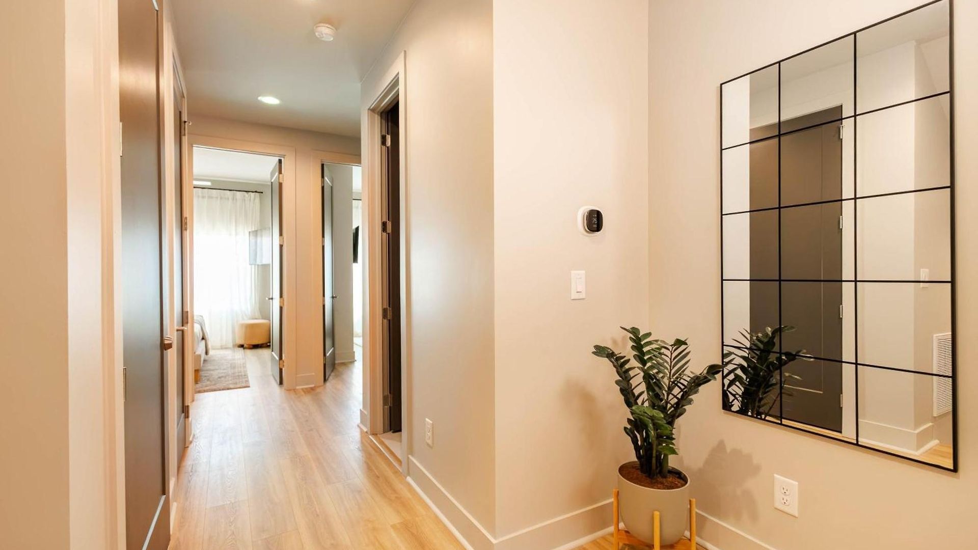 Modern 4br | Easy To Broadway + Heated Pool Apartment *