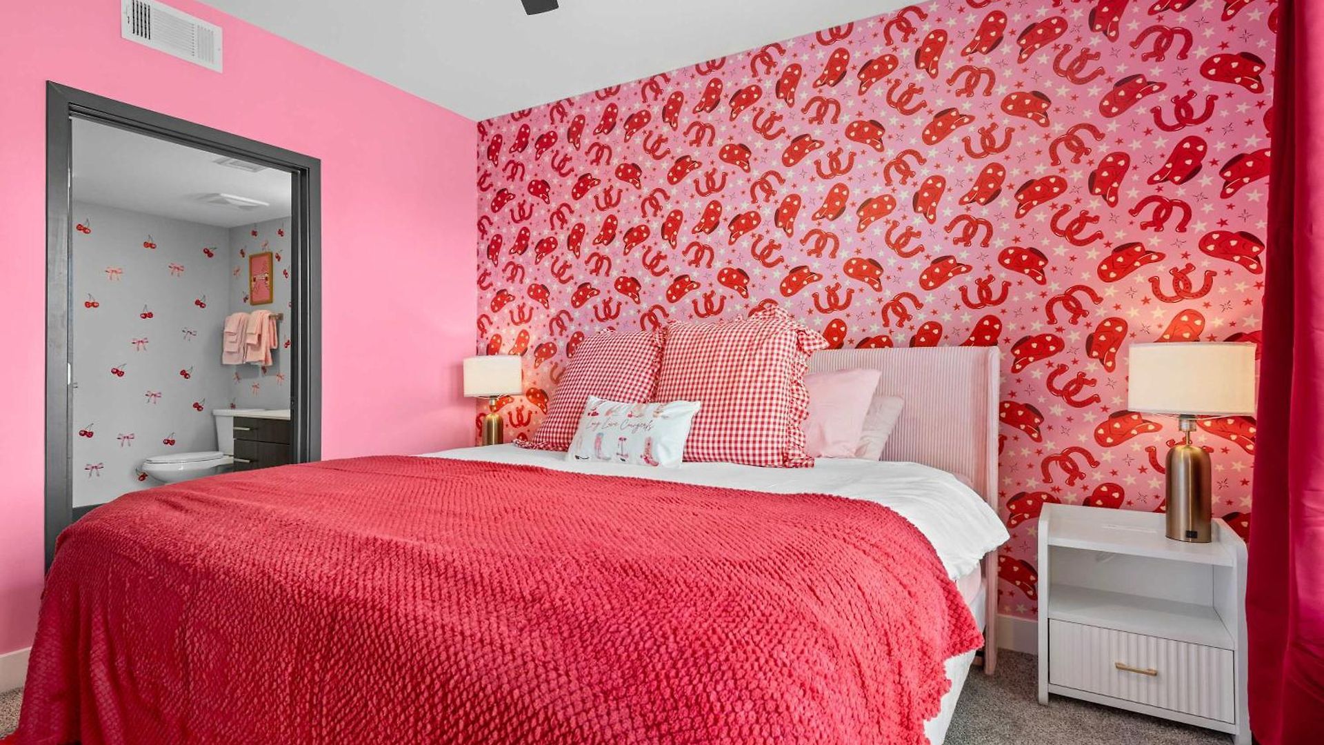 Vibrant Retreat Pool And Glam Apartment Nashville
