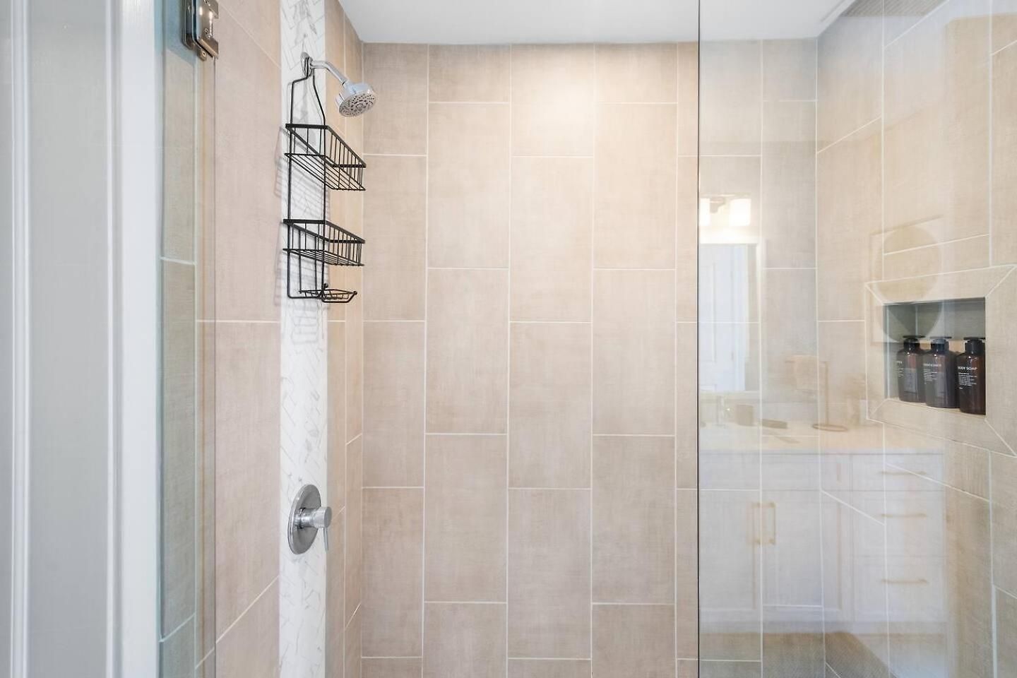 Luxury Pool, Gym & Lounge + Free Parking Apartment Nashville