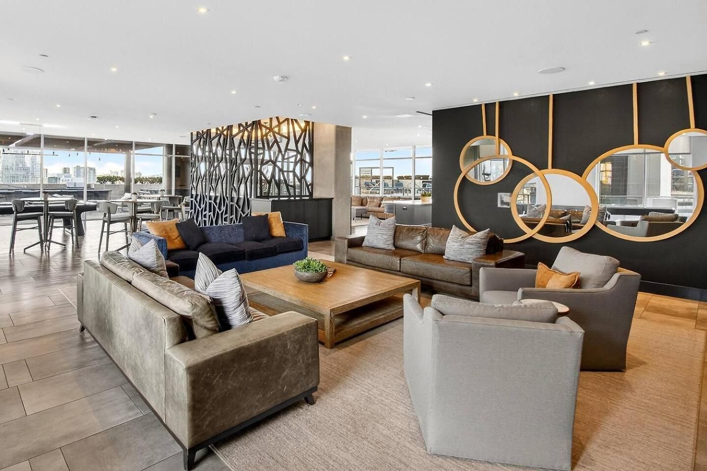 Broadway Views Lux Gulch Condo+ Private Balcony