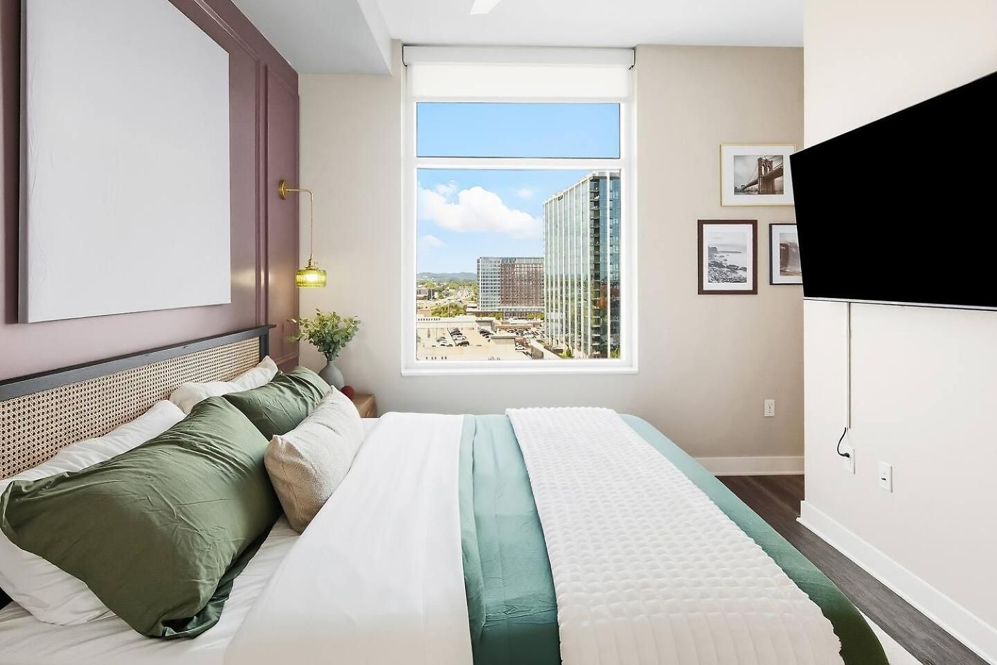 Luxury Pool, Gym, Views + Free Parking *