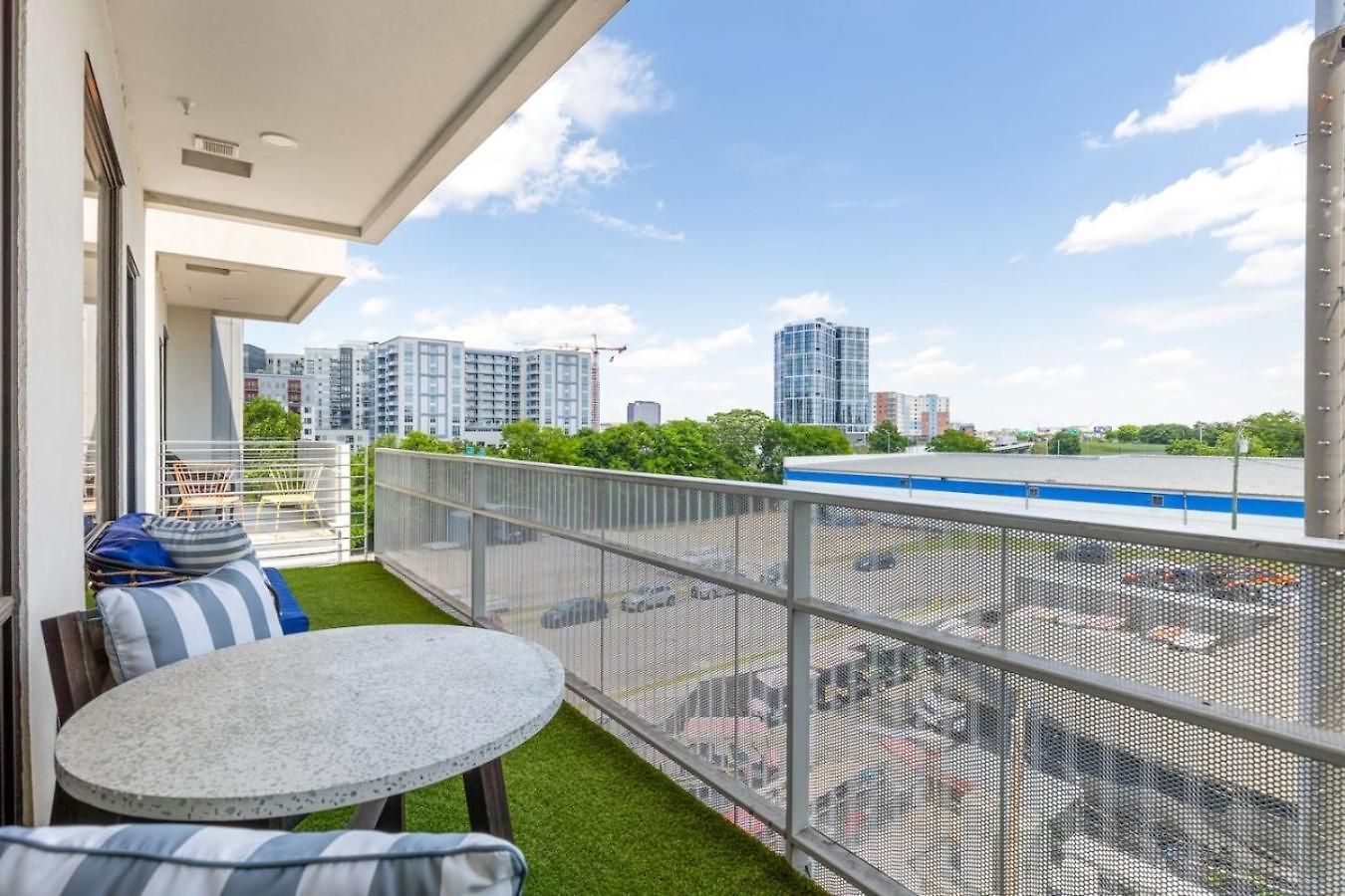Modern Gulch Getaway With Pool, Garage And Balcony Nashville