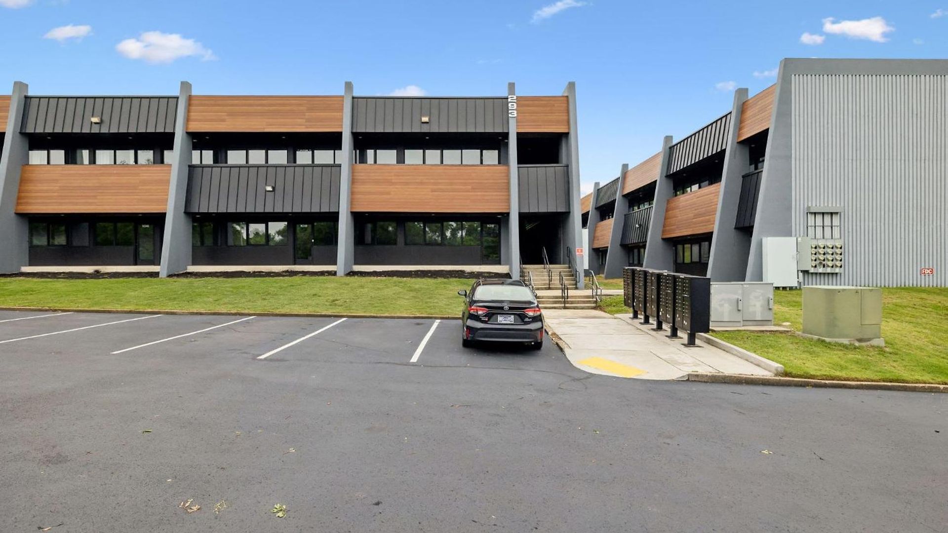Spacious Near Downtown & Bna