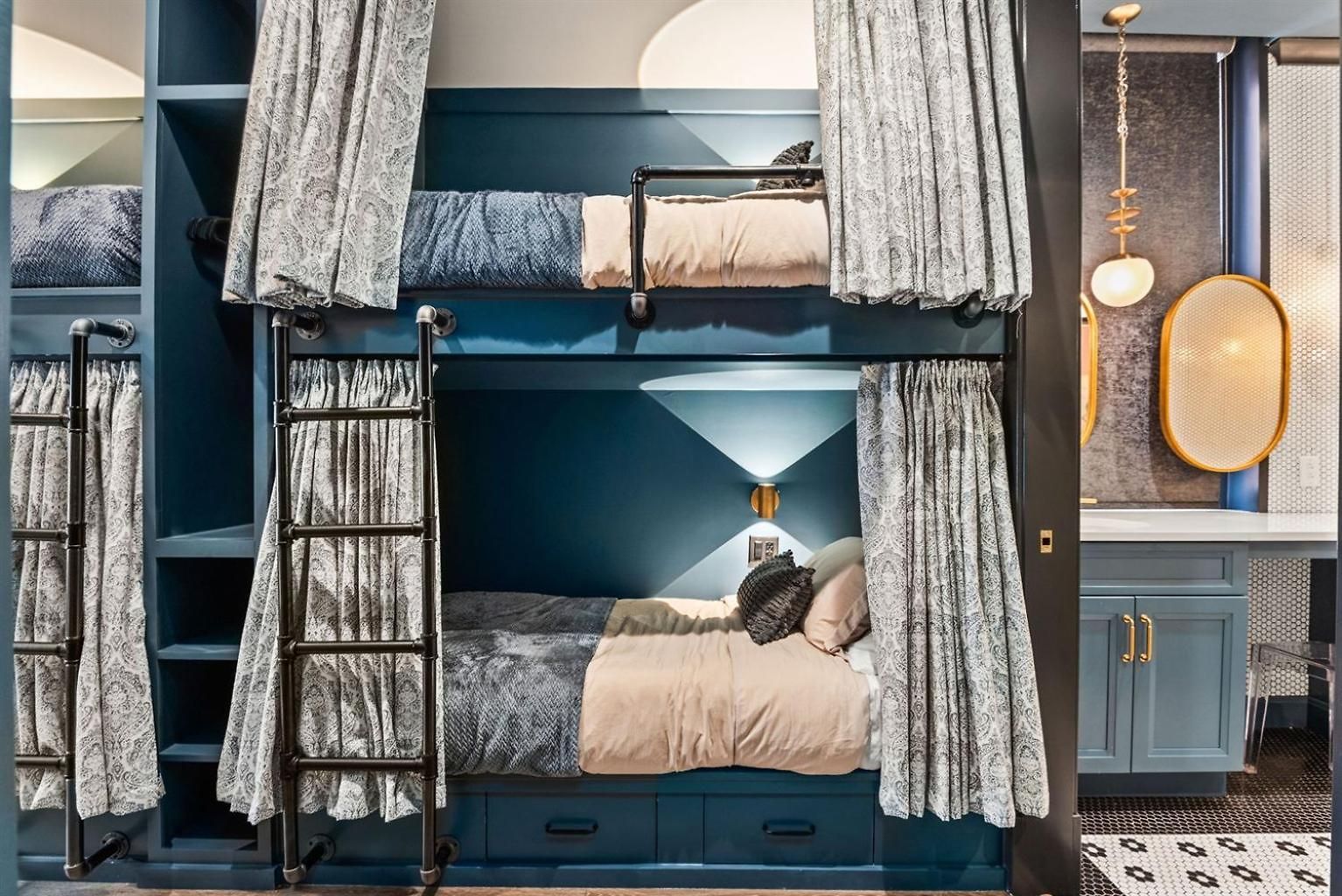 Holiday home The Velvet Songbird Downtown Luxe Sleeps 24 *