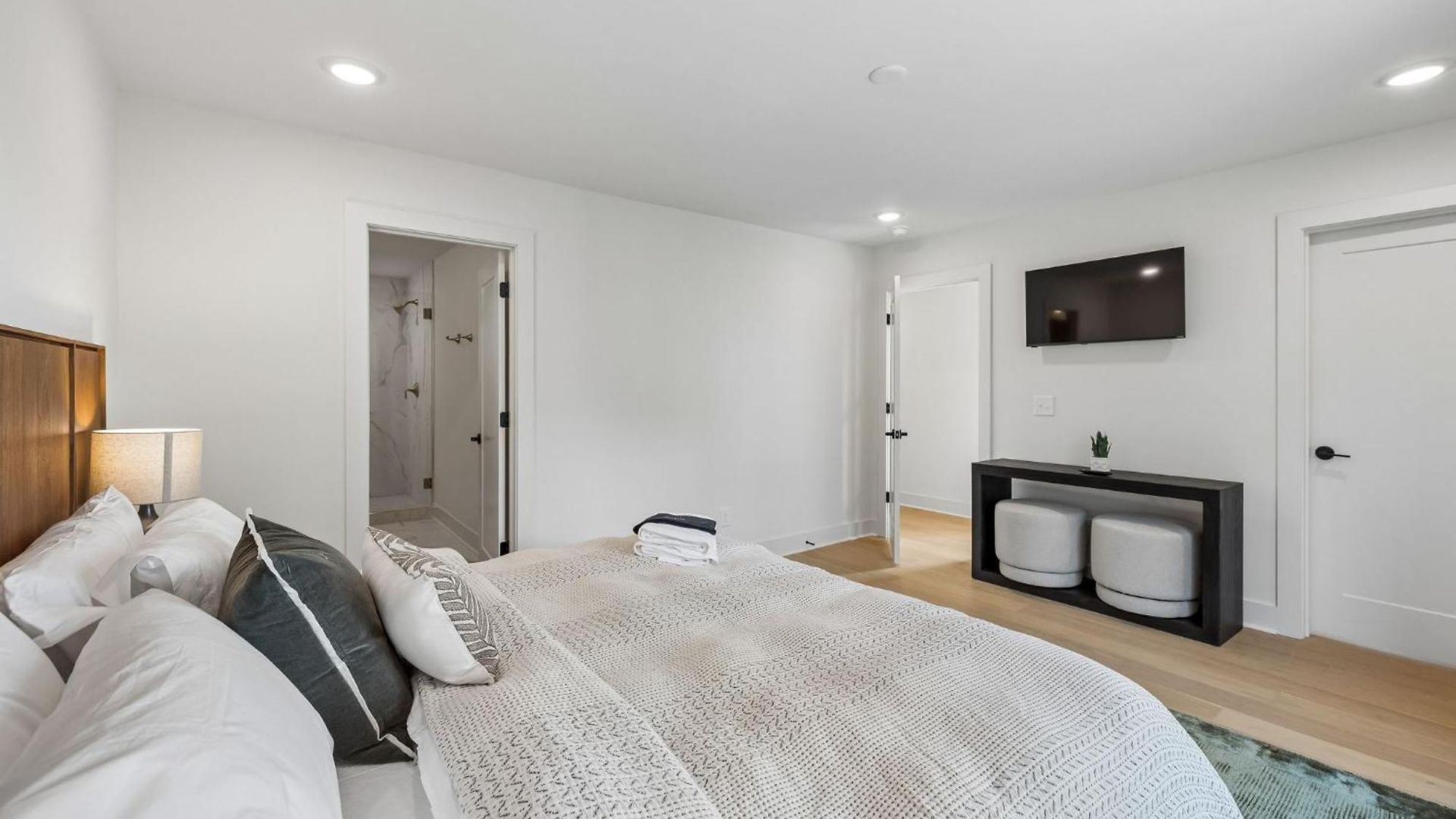 Modern 4br Townhouse Rooftop Lounge