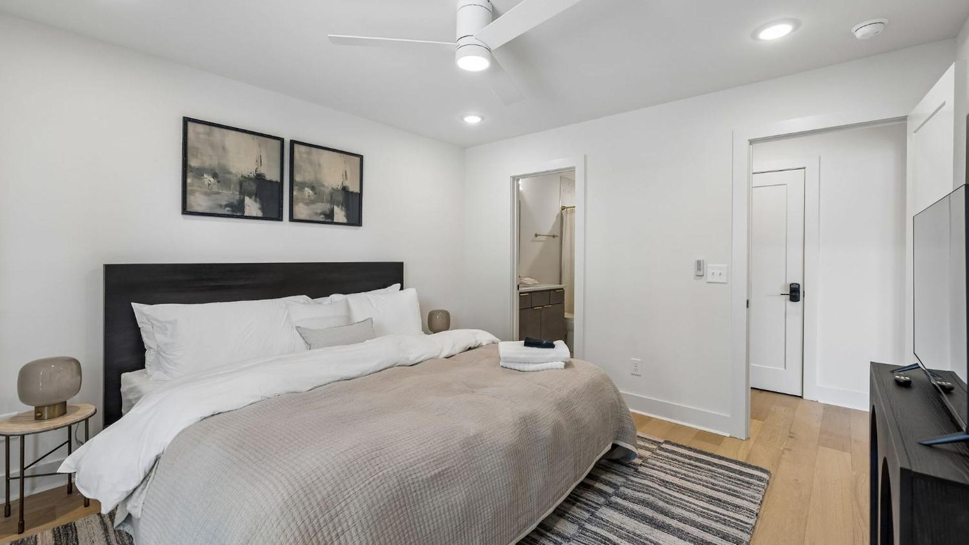 Modern 4br Townhouse Rooftop Lounge Apartment Nashville