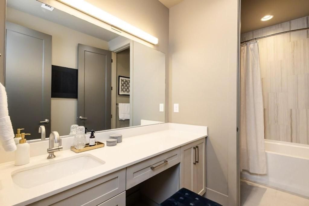 Bachelorette Dream | 2 Units | 8 Kings + 8 Baths Apartment