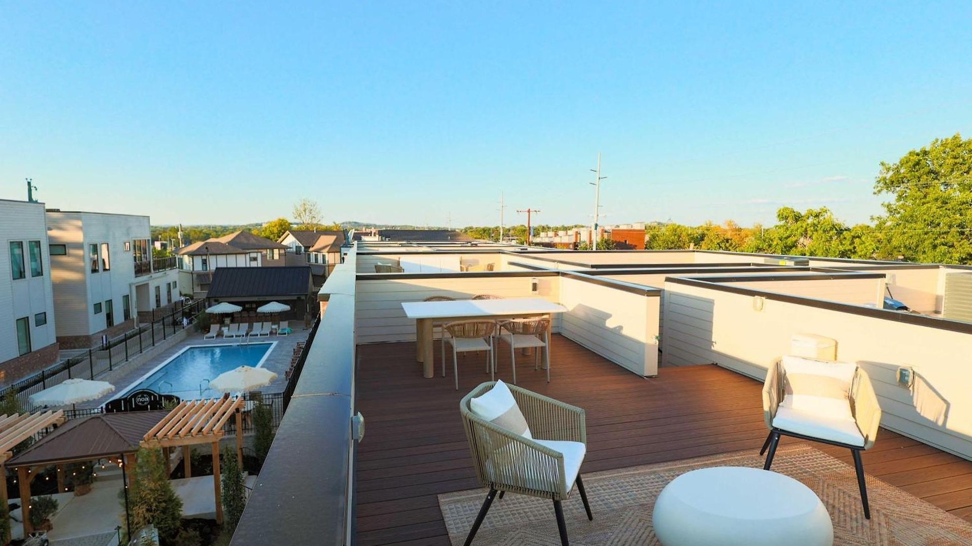 Noa | Pool, Sauna, & Rooftop Views Apartment *