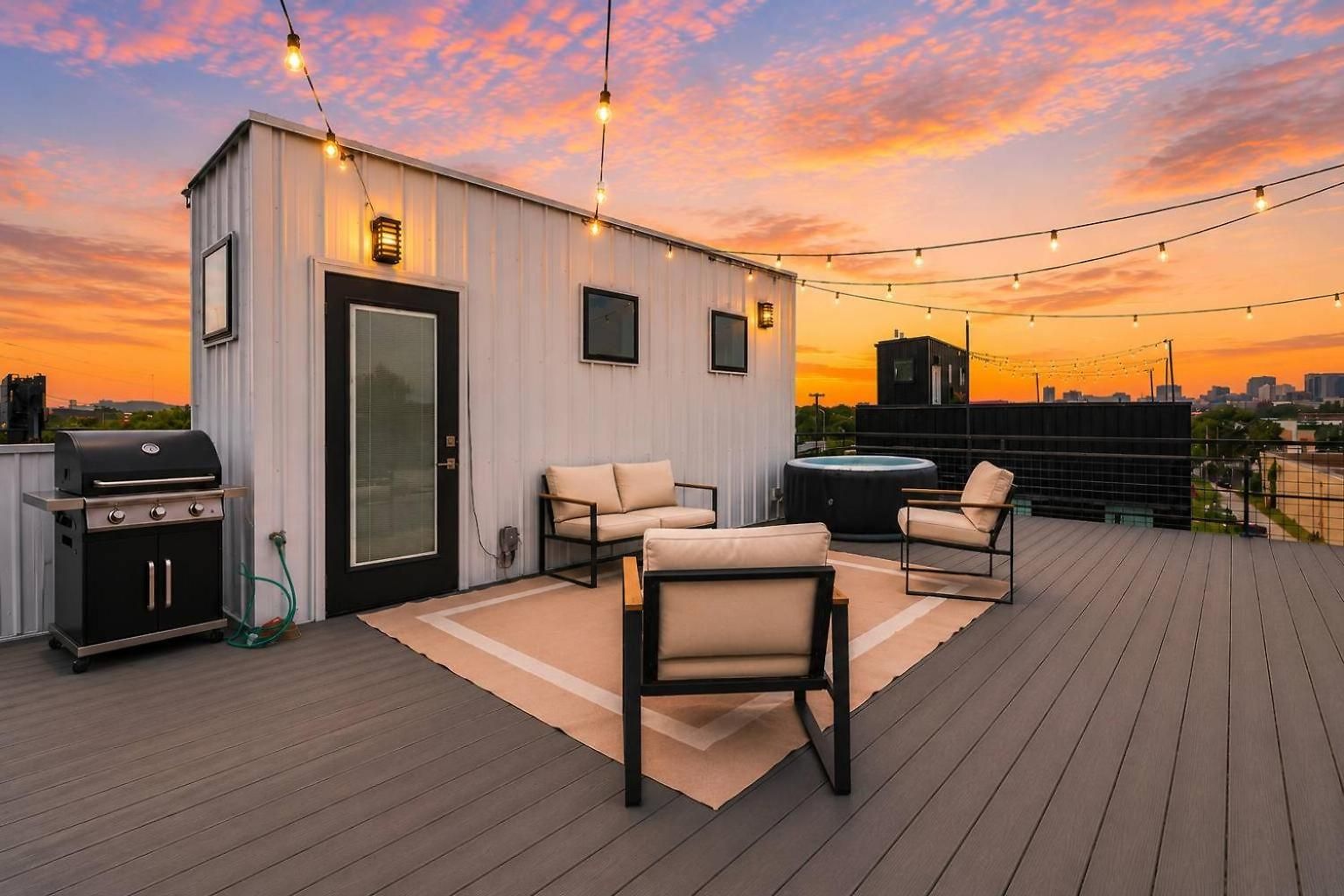 Modern Townhome With Garage & Ev Charger Apartment *