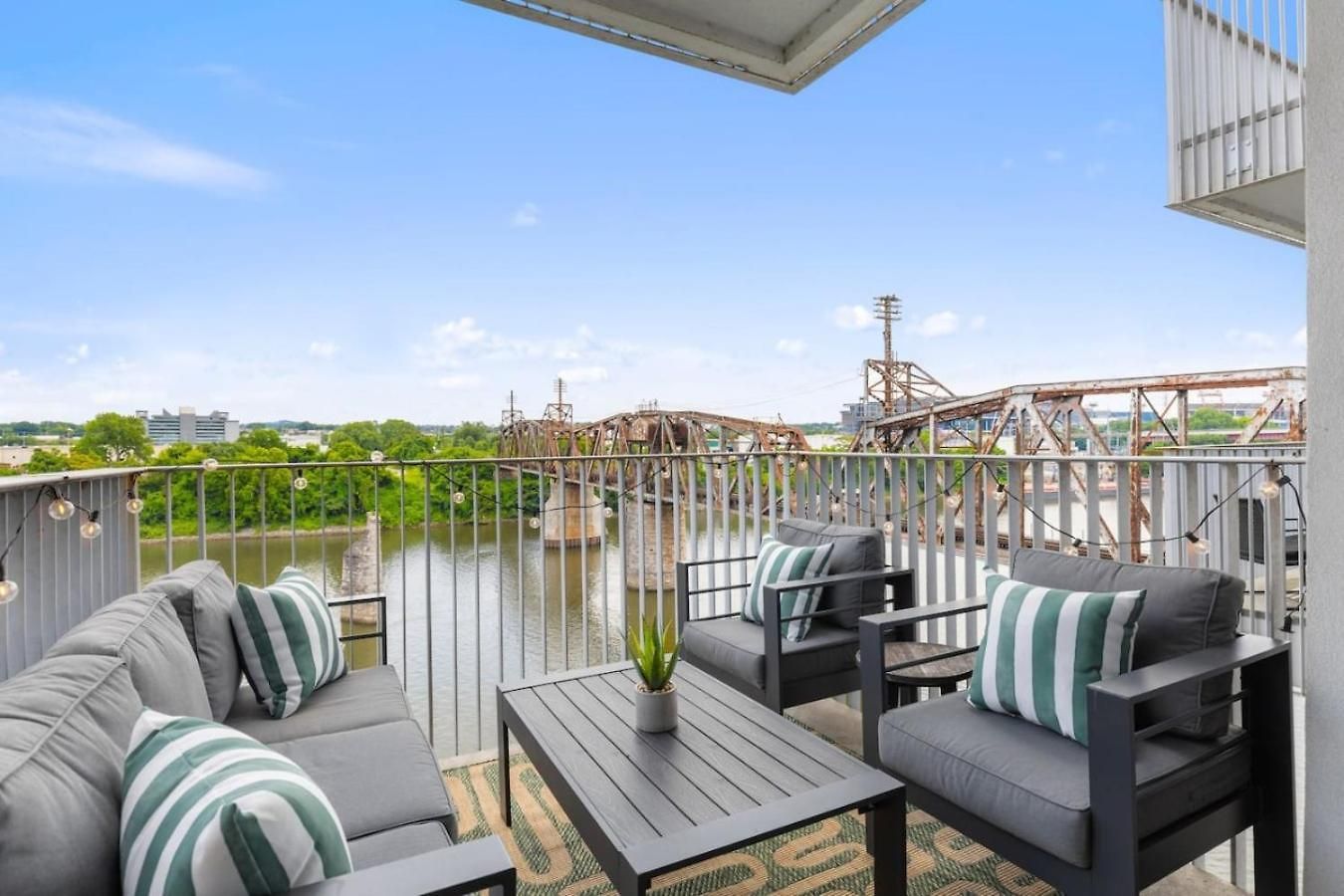 River View Luxury With Garage, Walk To Downtown Apartment Nashville
