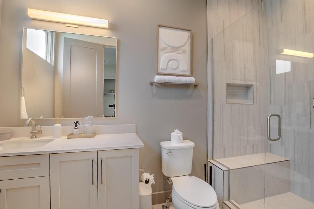 Apartment Bachelorette Dream | 2 Units | 8 Kings + 8 Baths Nashville