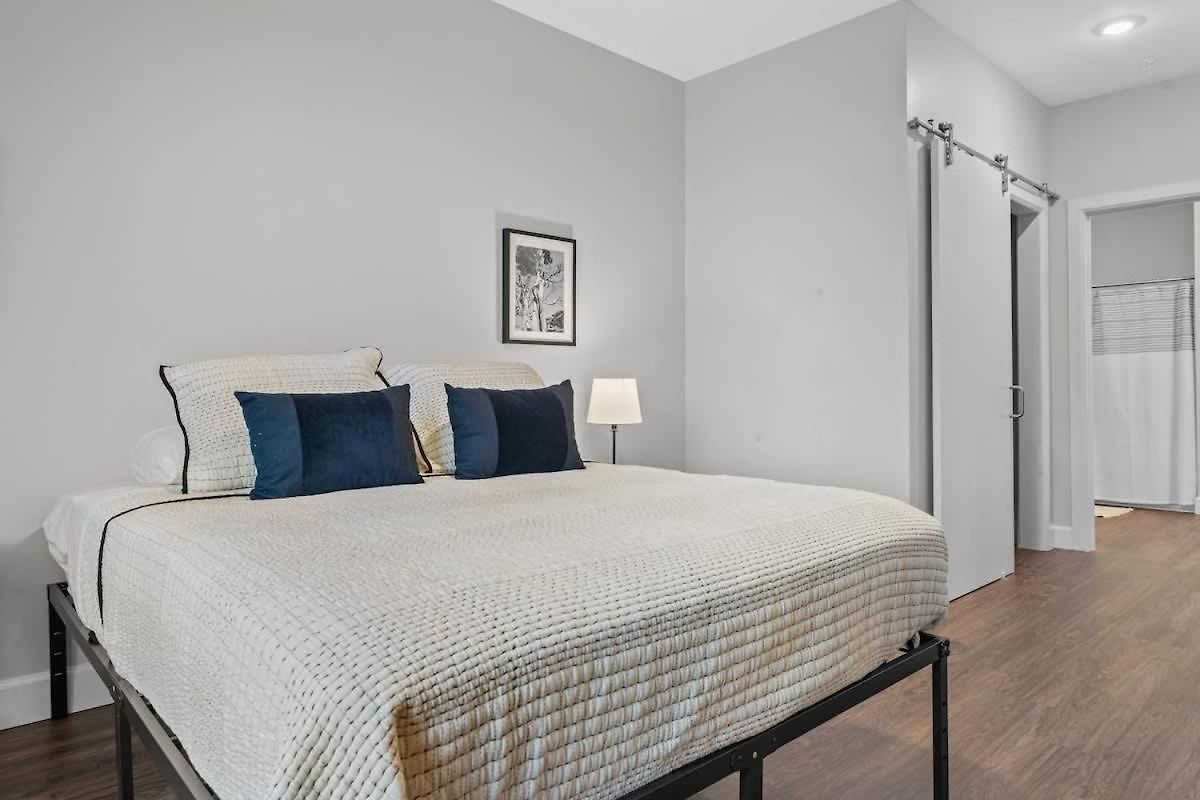 Modern Haven Walk 2 Gulch & Broadway Apartment