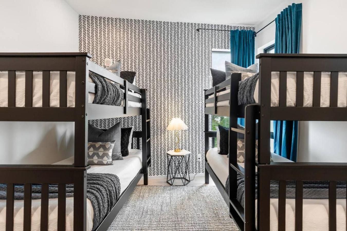 Luxury Downtown Riverview With Garage And Two Balconies