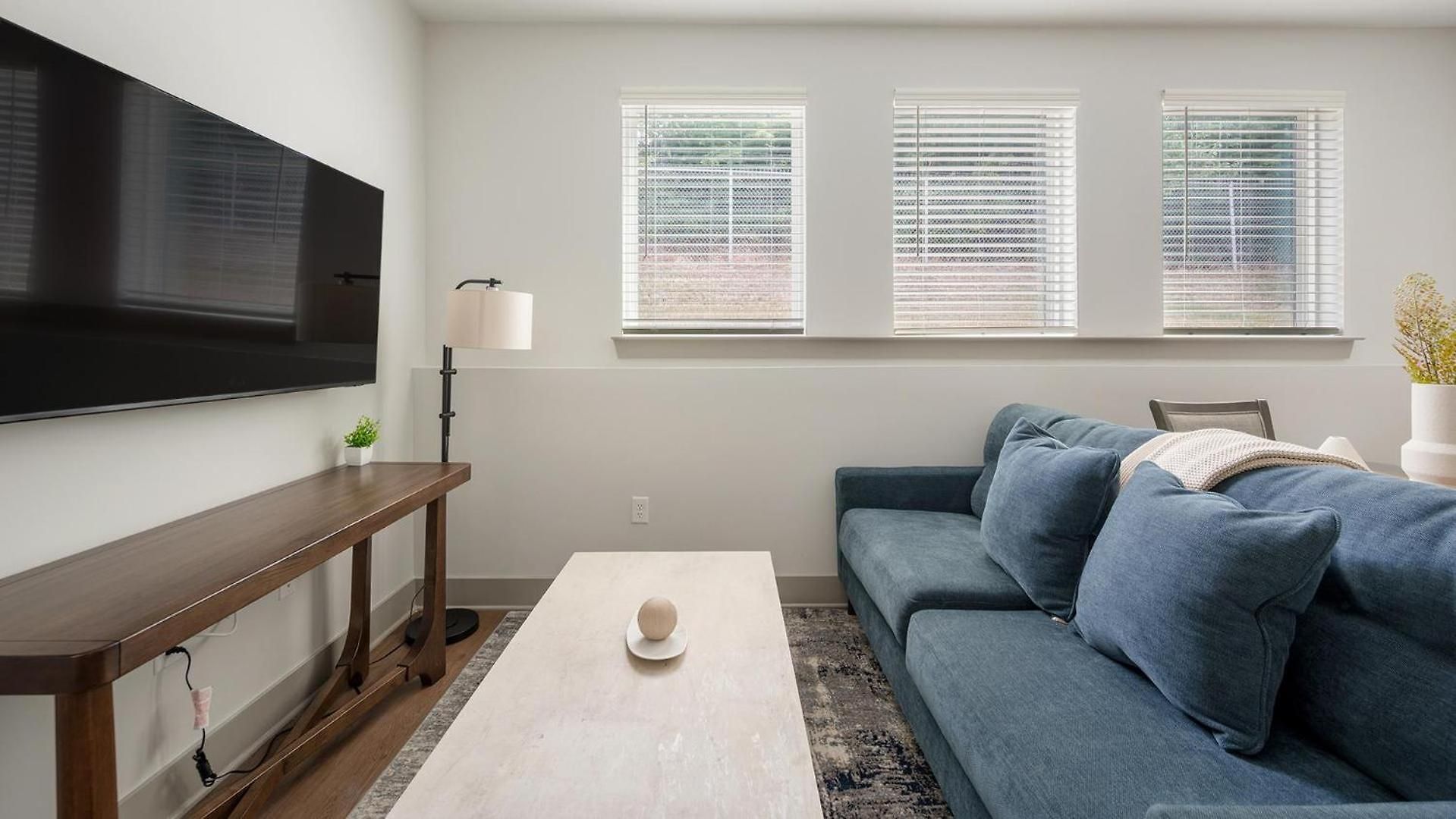 Landing Beautiful 2Bd Gym Courtyard Apartment