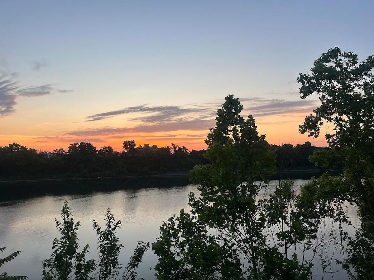 Riverside Rhythm! Waterfront & Walk To Broadway! *