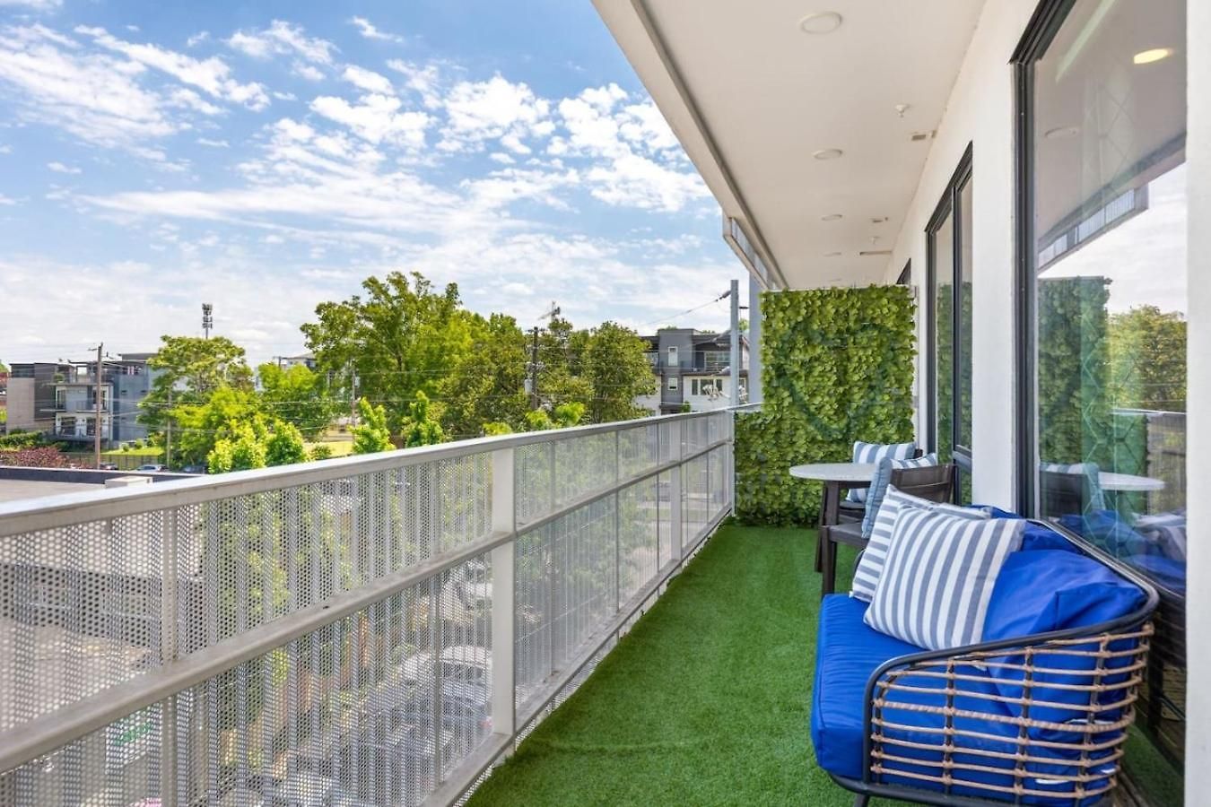 Apartment Modern Gulch Getaway With Pool, Garage And Balcony Nashville