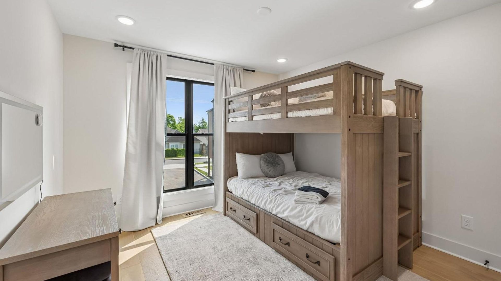 Modern 4br Townhouse Rooftop Lounge Nashville