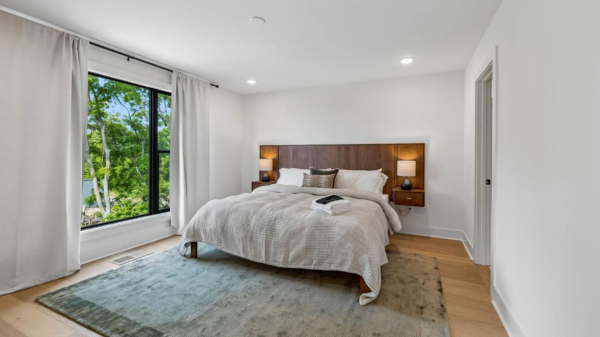 Modern 4br Townhouse Rooftop Lounge *