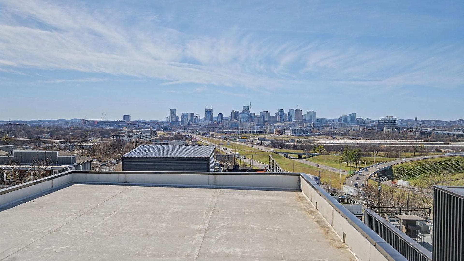 Modern Oasis Downtown Skyline View Prime Apartment