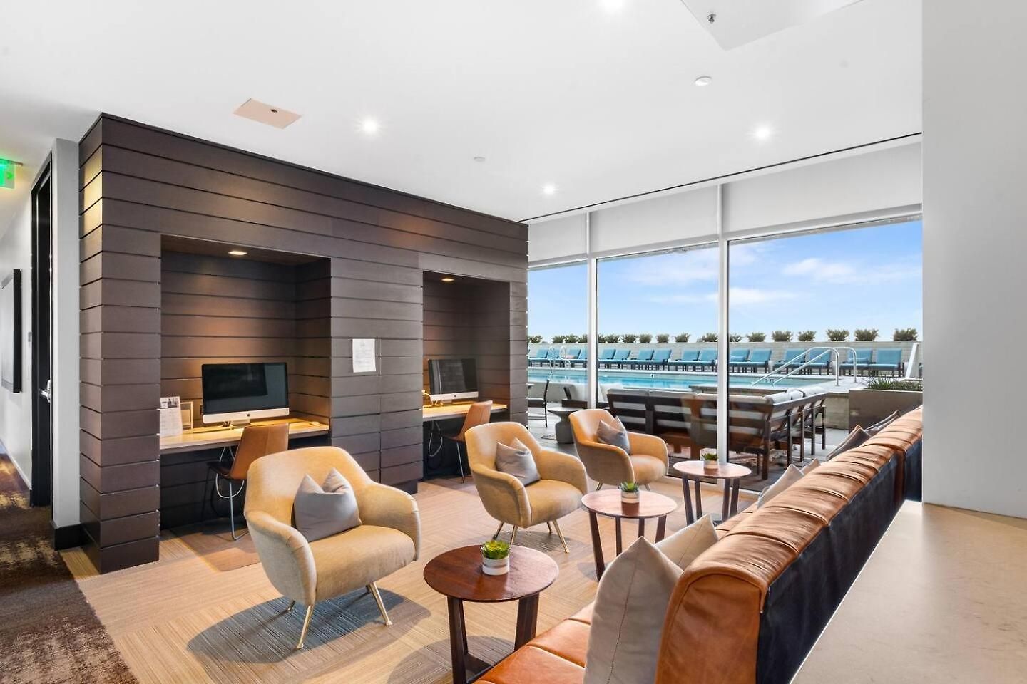 Luxury Pool, Gym & Lounge + Free Parking * Nashville