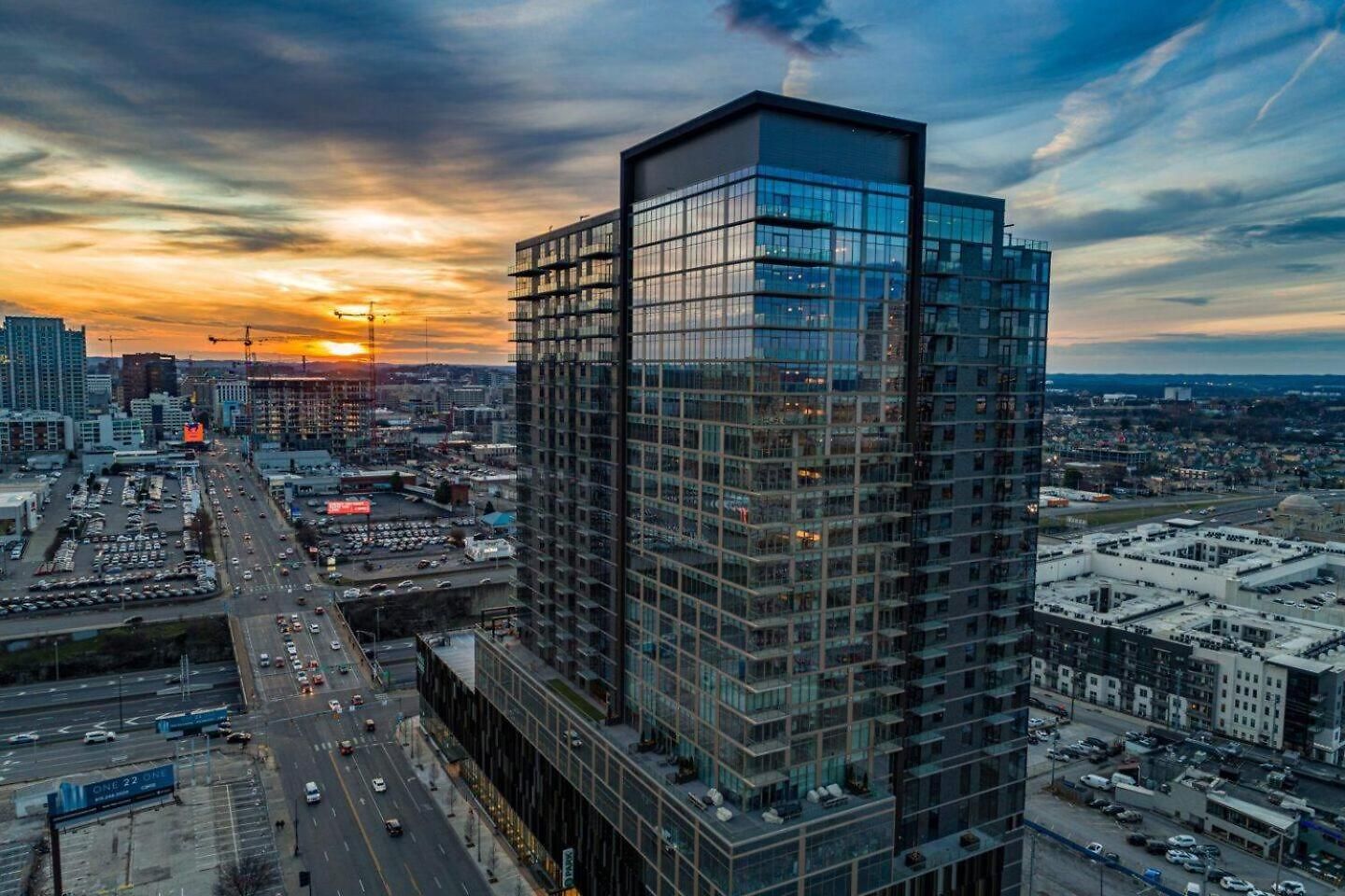 Apartment Skyline Views Gulch For 2, Private Balcony Nashville