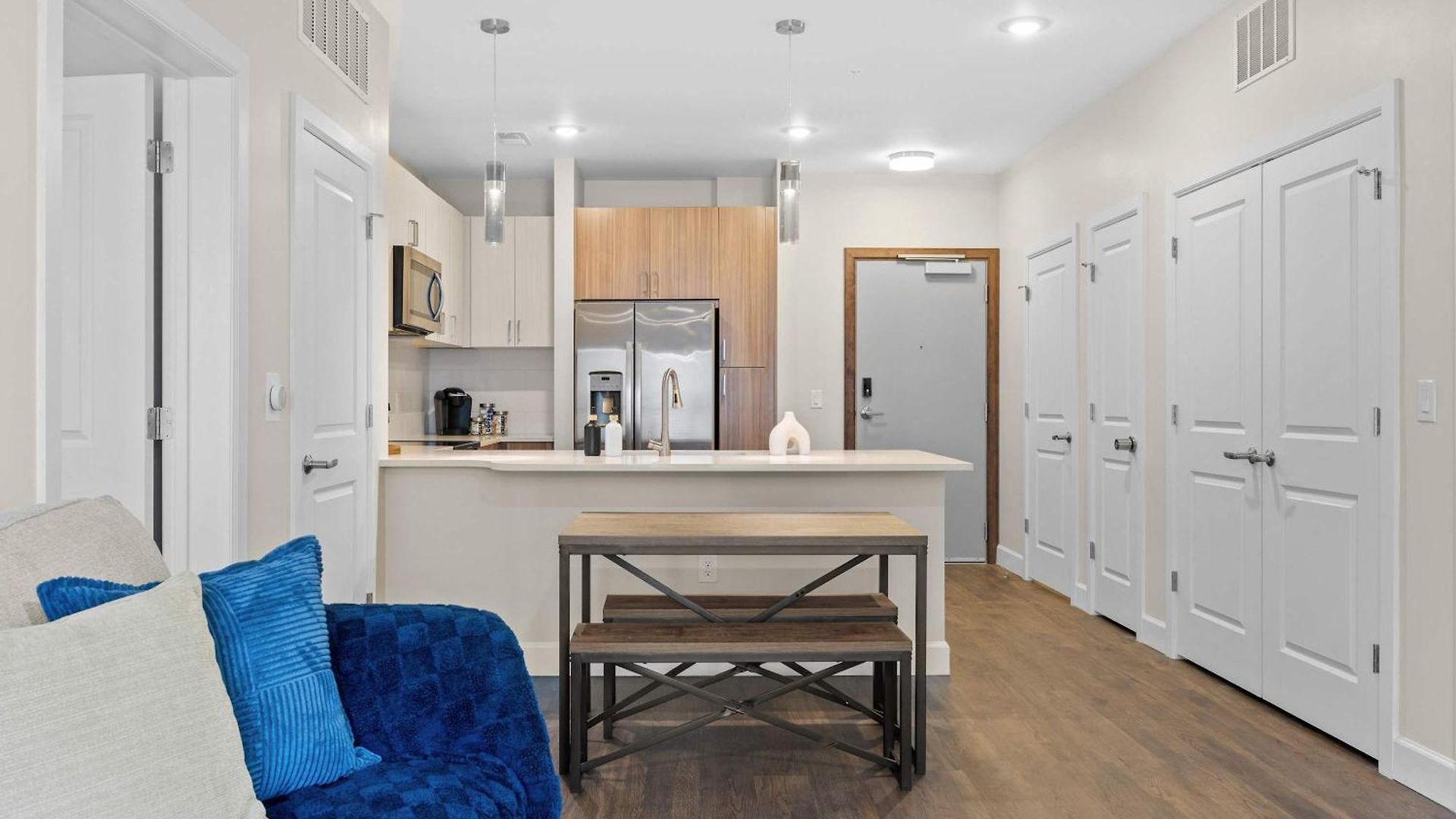 2br Near Broadway W Fireplace & Pool Apartment *